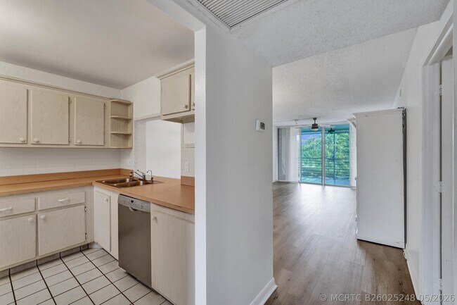 Building Photo - 9470 Poinciana Pl