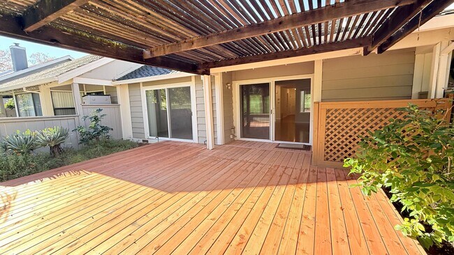 Building Photo - Charming, 2BD/2BA, Single-Story TH in Crow Canyon Country Club in Danville- Available NOW!