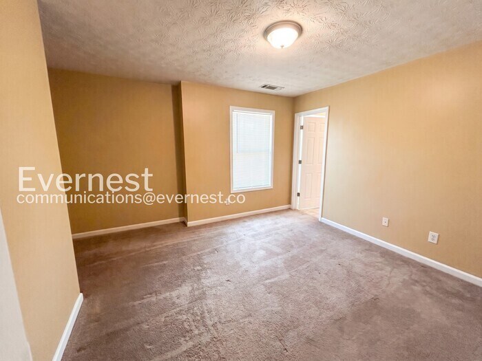 Building Photo - 1403 Little Creek Dr