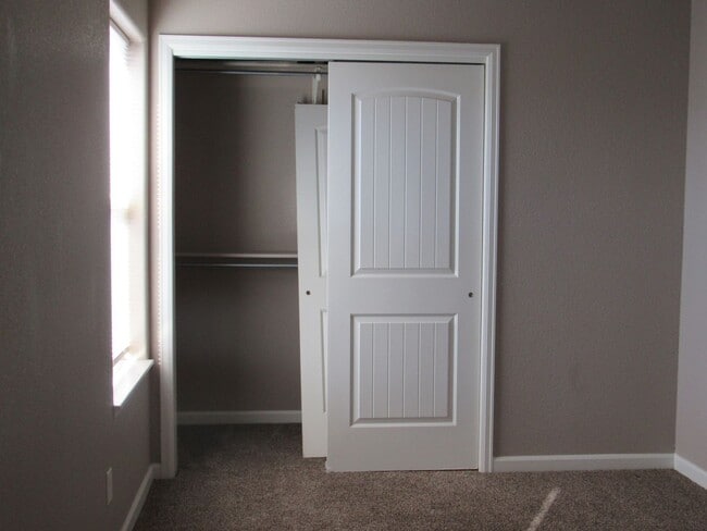 Building Photo - Charming 2 Story Doll House W/Unfinished Basement