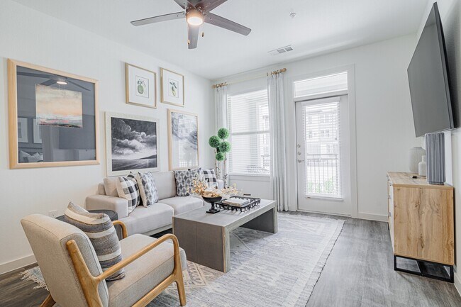 Building Photo - Receive 8 Weeks Free + $500 GC!