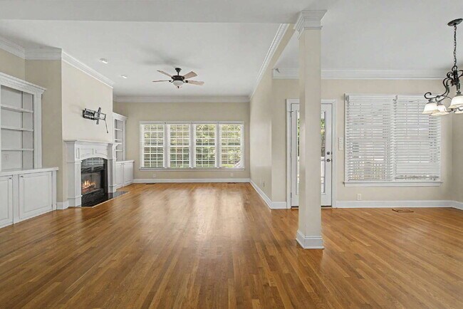 Building Photo - Spacious and Move-in Ready 4-Bedroom in Cary!