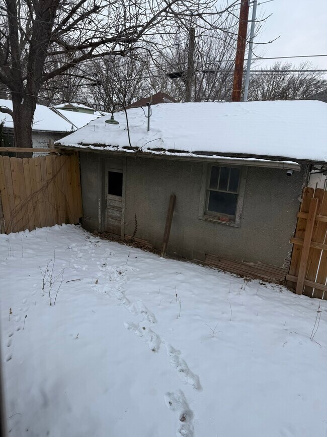 Building Photo - 1201 SW Garfield Ave