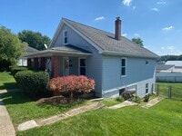 Building Photo - 4 Bedroom / 1 Bath Home For Rent!