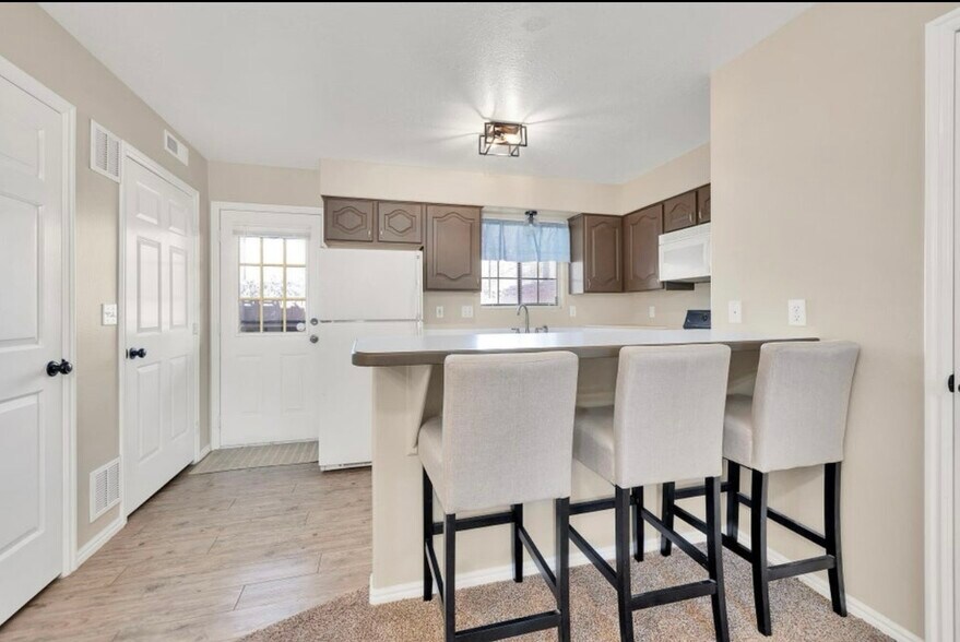 Building Photo - 1045 N 1725 W