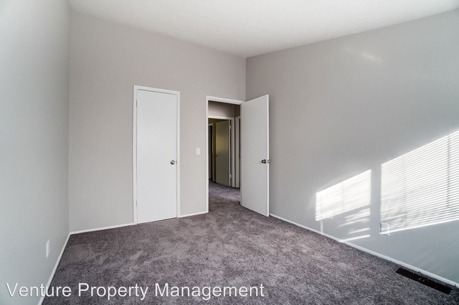 Building Photo - 4 br, 2 bath Apartment - 1740 Bising Ave
