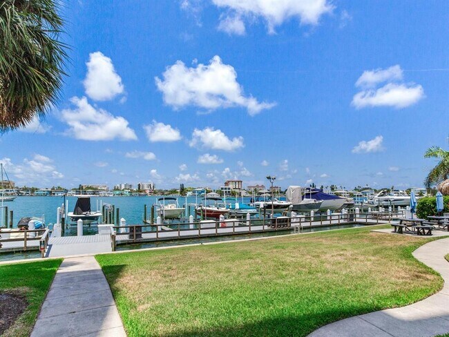Building Photo - 660 Island Way