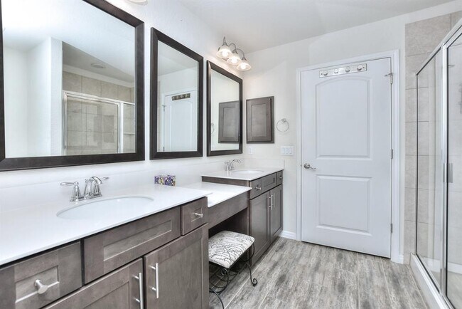 Building Photo - 220 Comal Ln