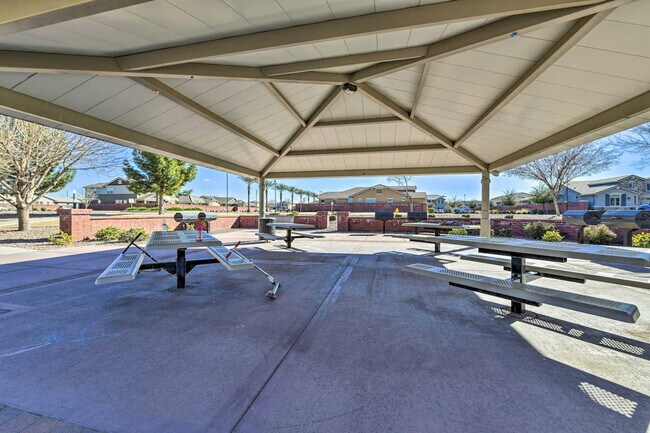 Building Photo - 3959 E Perkinsville St