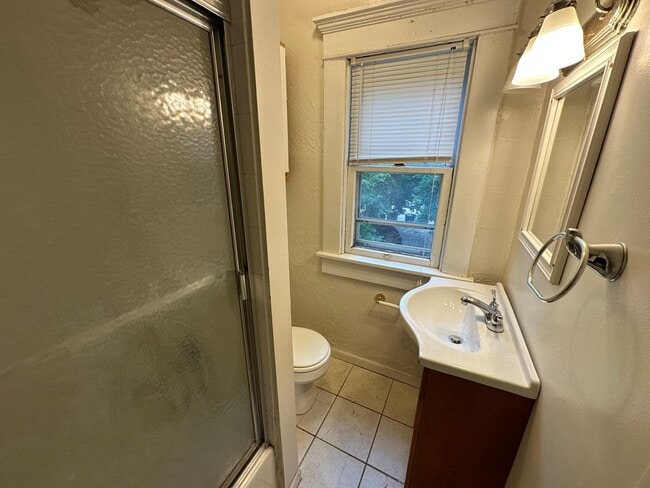 Building Photo - W 8th 417-419 NCR