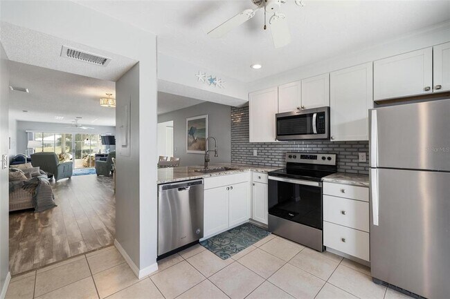 Building Photo - 276 Cerromar Way S