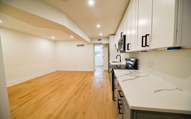 Building Photo - 1230 Penn St