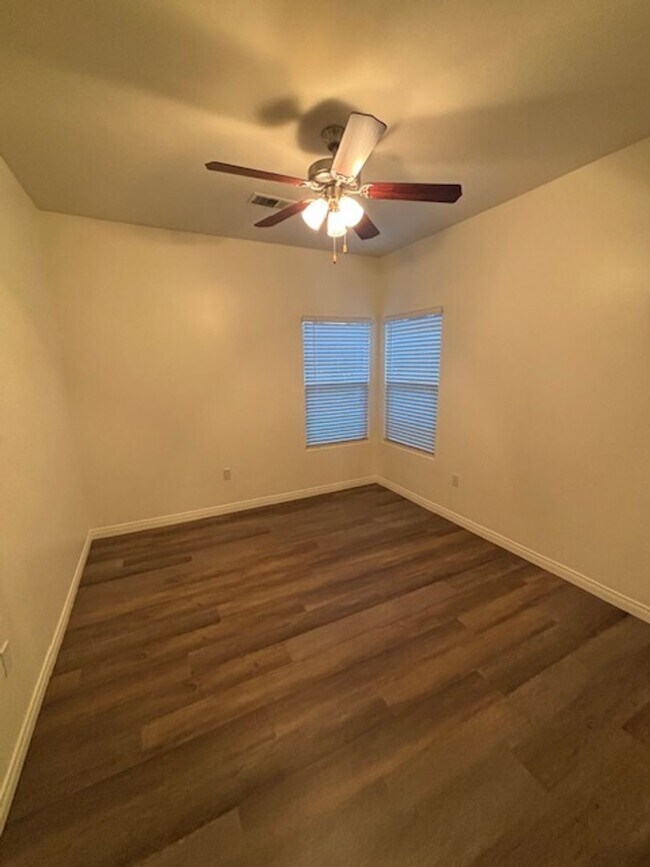 Building Photo - Move-In Ready 3 Bedroom Home with Pool in Rosedale