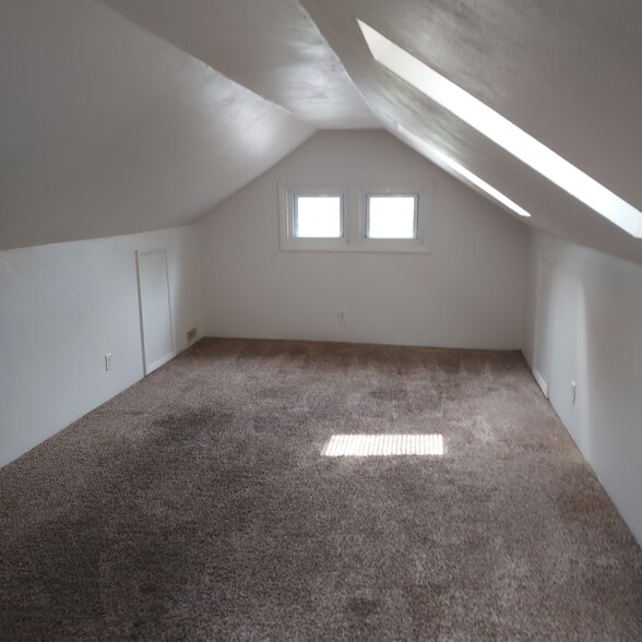 Building Photo - 1812 Kilburn Ave