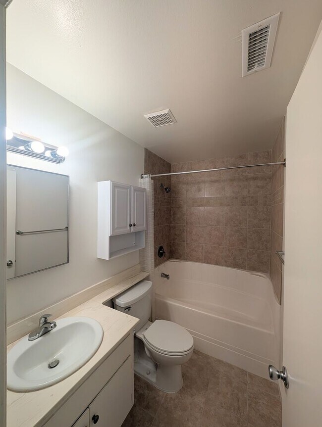Building Photo - Corner Lot Home in Escondido!