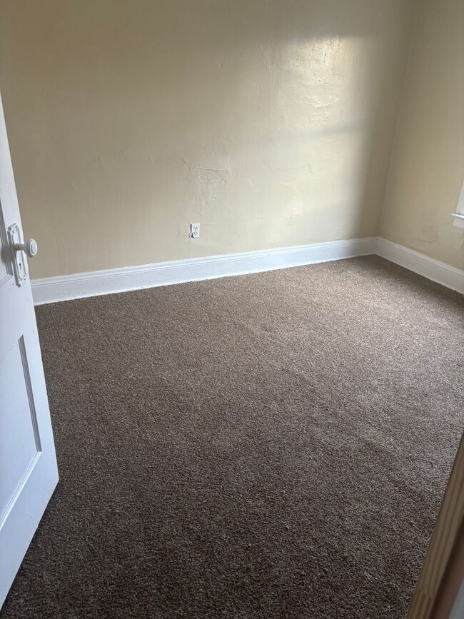 Building Photo - 3bd Single Cash Pay