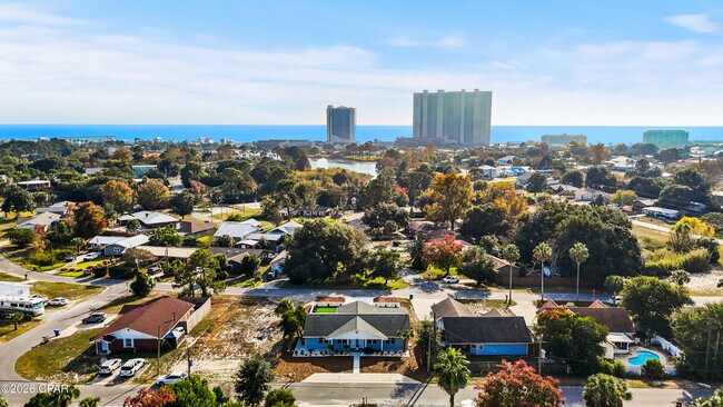 Building Photo - 121 Lakeside Cir