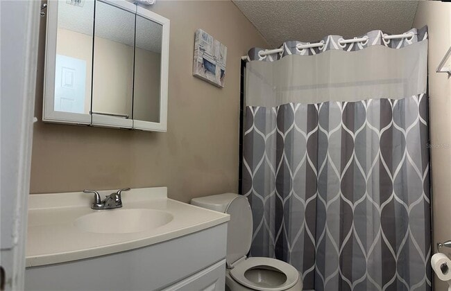 Building Photo - 4215 E Bay Dr