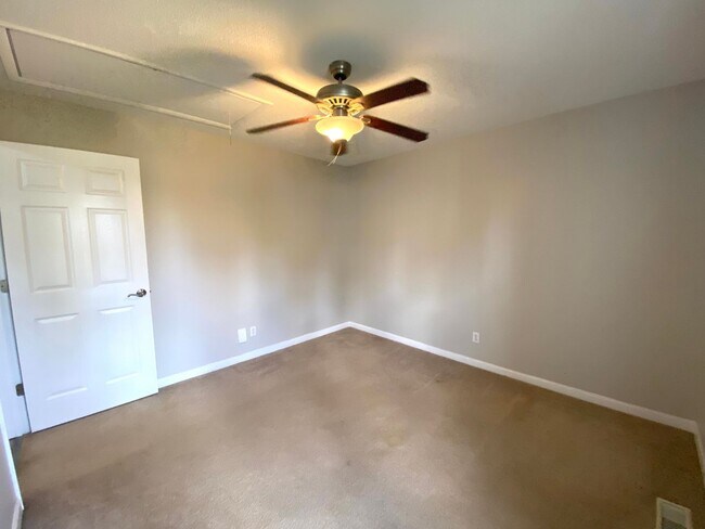 Building Photo - 2719 Knob Ct