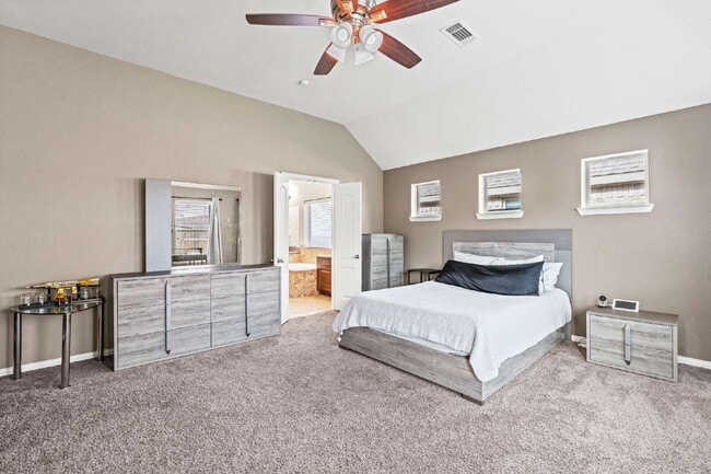 Building Photo - Beautiful 4-Bedroom Home with Solar Panels – Electric Included!