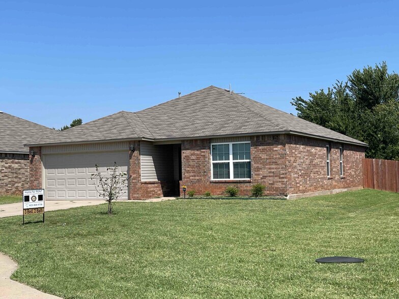 Primary Photo - 3405 SE 94th St