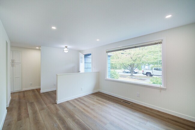 Building Photo - 3bd/1.5ba Seattle House