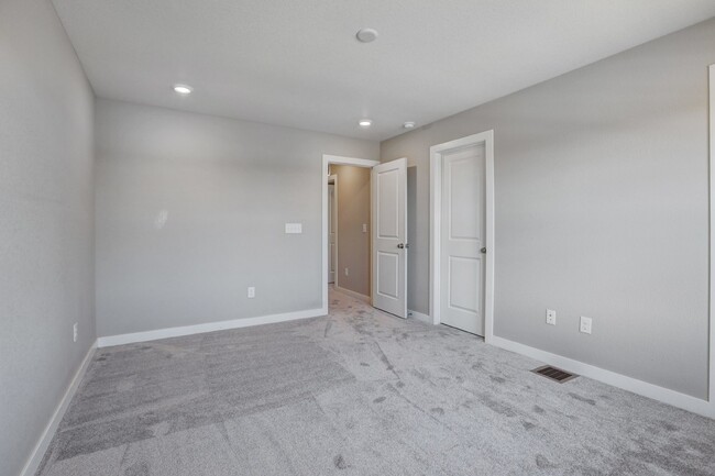 Building Photo - $2,500.00 - 3 Bedrooms and 2.5 Bathrooms T...