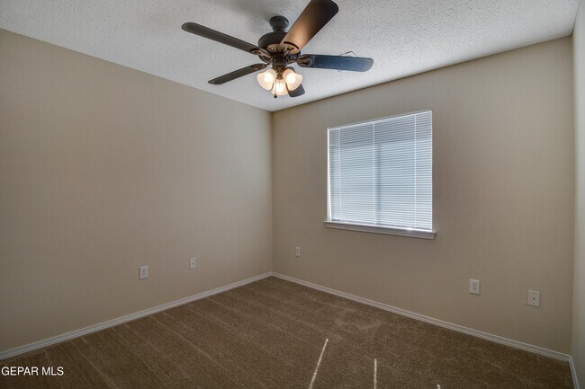 Building Photo - 14299 Desert Point Dr