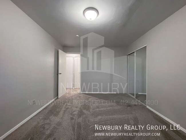 Building Photo - Welcome to Your New Home in the Westwood/O...