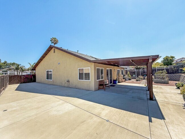 Building Photo - SD: Spacious 4BD/2BA Home in Mira Mesa with Large Backyard, 2-Car Garage & In-Unit Laundry