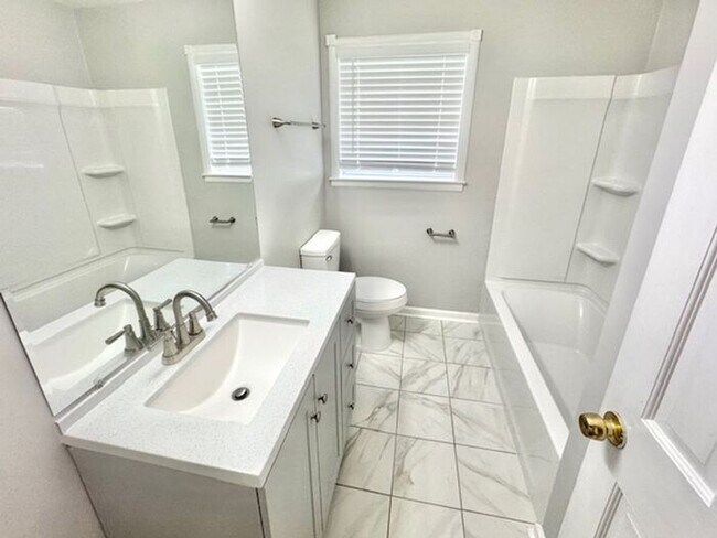 Building Photo - OPEN HOUSE! Renovated Bartlett Home- Highl...