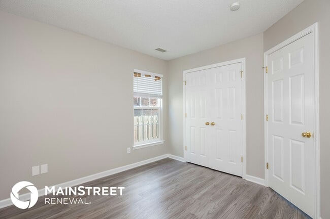 Building Photo - 205 Markham Dr