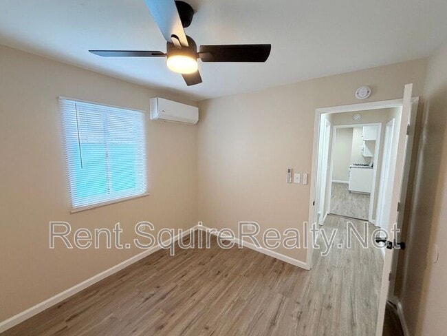 Building Photo - 355 S Aspan Ave