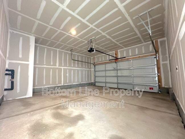 Building Photo - 2938 Clyde Dr