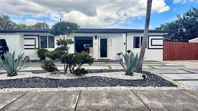 Building Photo - 3817 SW 33rd Ct