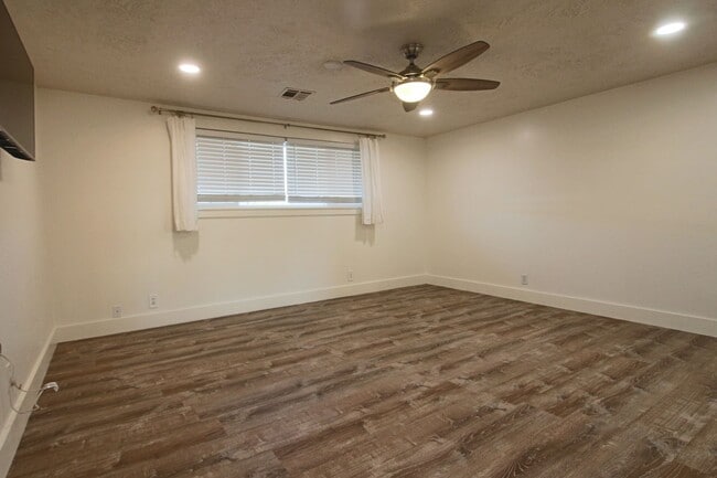 Building Photo - Downtown Washington - (Approved) Pet Optional