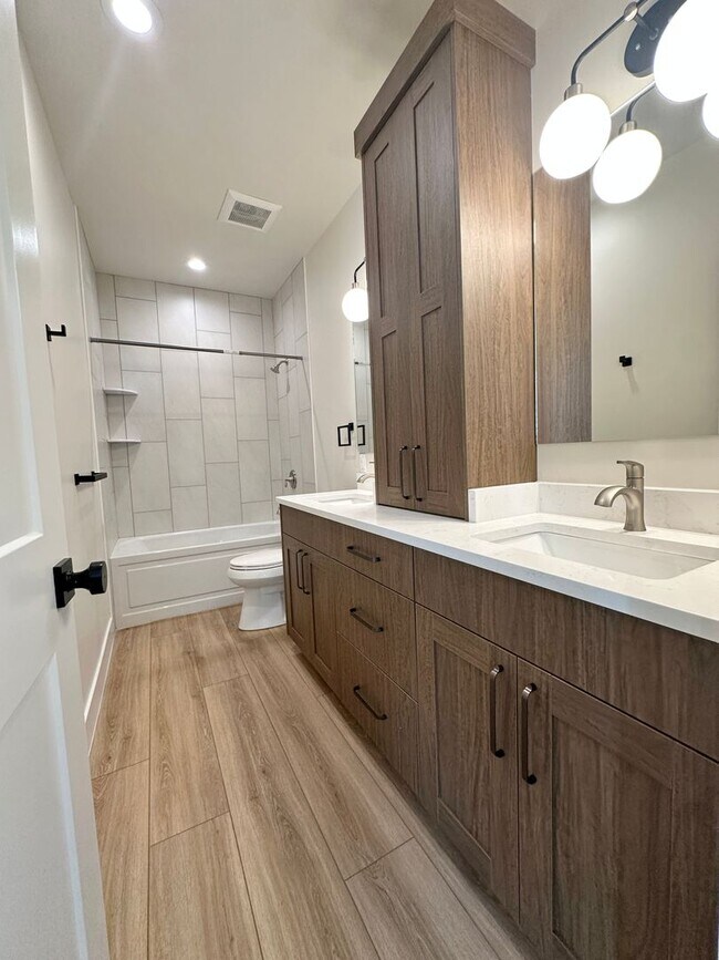 Building Photo - RR 156 Duplex