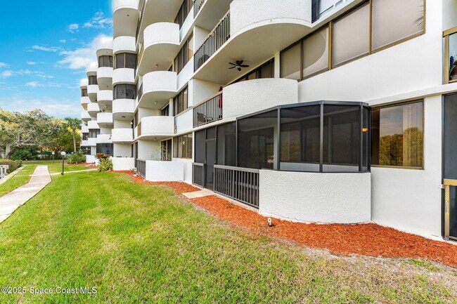 Building Photo - 300 Columbia Dr