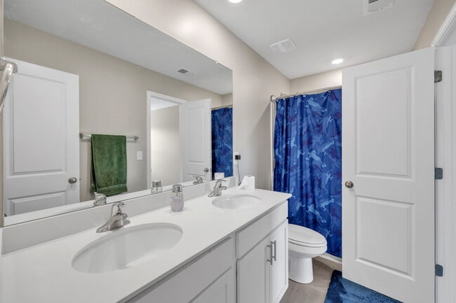 Building Photo - 207 Bridlewood Ln