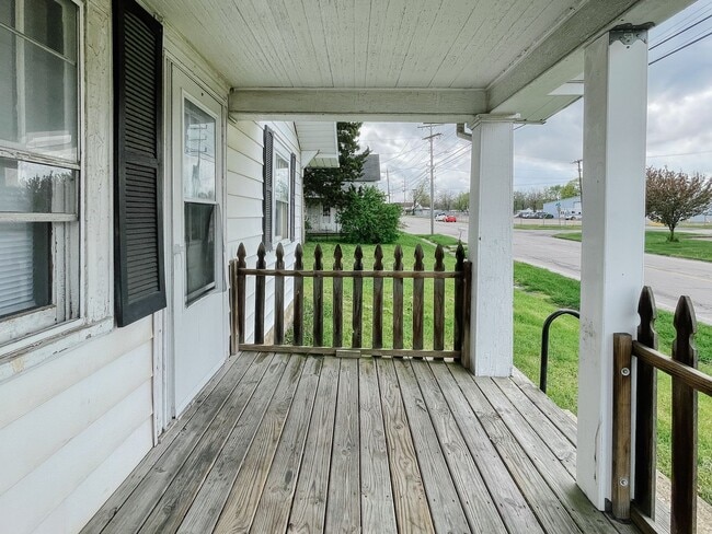 Building Photo - Pet-Friendly 2 Bedroom Home Near Downtown Muncie! W/D Hookups!