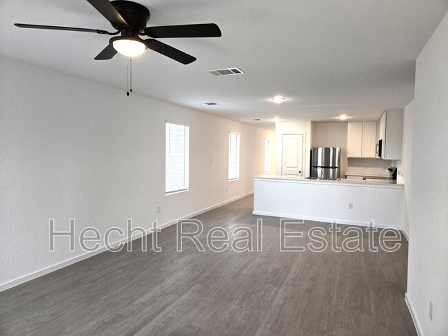 Building Photo - 968 Creek