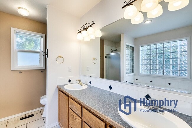 Building Photo - Charming home minutes from Settler's Park