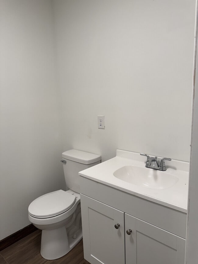 Building Photo - 914 Croft Cir