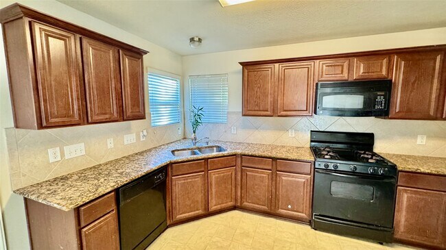 Building Photo - 914 Crestmont Trail Dr