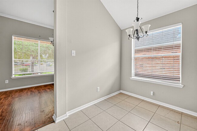 Building Photo - 5615 Brookhollow Oaks Trail
