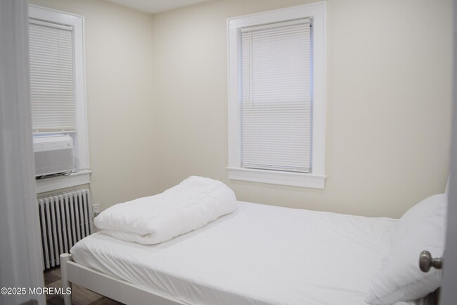 Building Photo - 52 Dunbar Ave