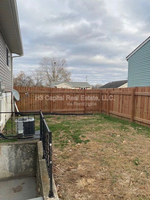 Building Photo - 217 Camelford Dr