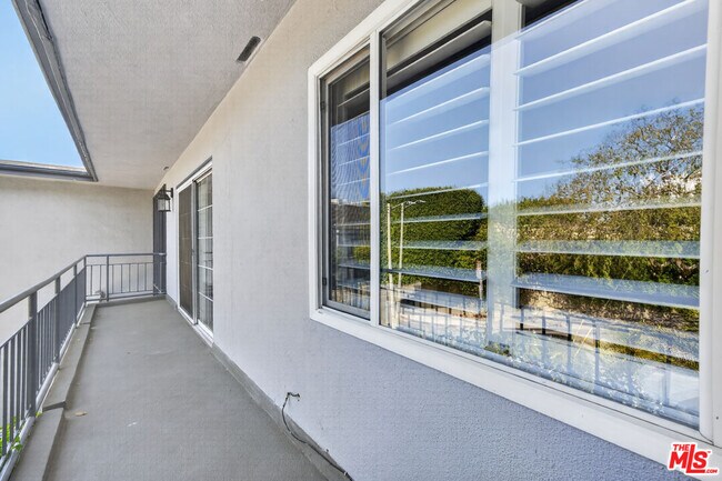 Building Photo - 1301 Flores St