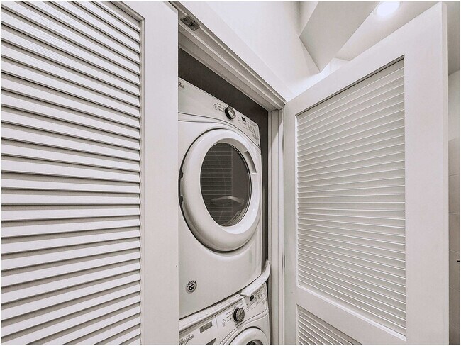 Building Photo - 236 W Thompson St