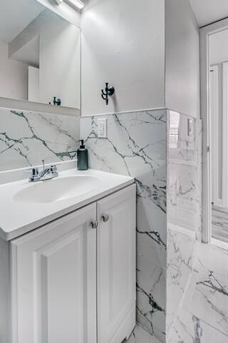 Building Photo - 2148 Champagne Dr